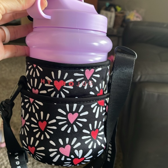 Hydrojug Kids Bottle with Black and Purple Heart Sleeve - Picture 1 of 6